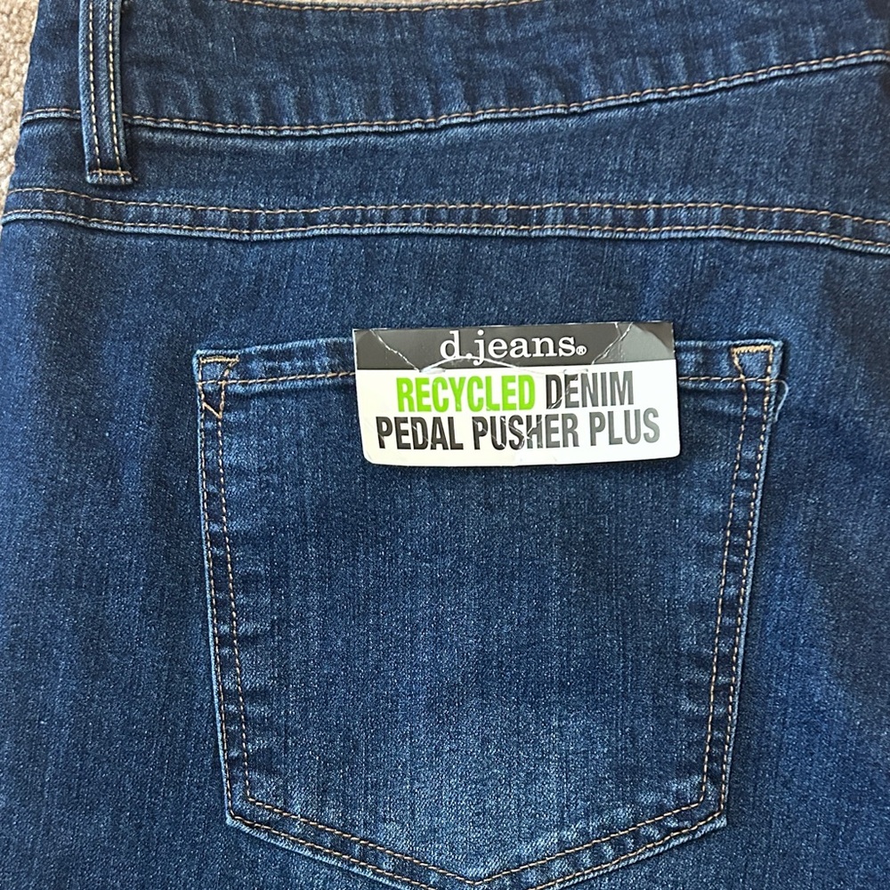 NWT Djeans Recycled Denim Pedal Pusher Plus 22W